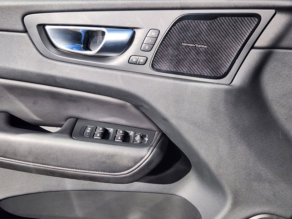 Used 2023 Volvo XC60 B5 Ultimate w/ Climate Package image 12