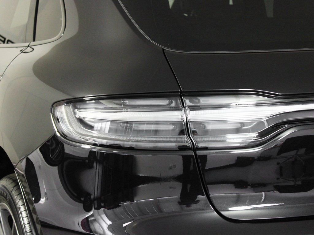 Certified 2025 Porsche Macan Turbo image 12