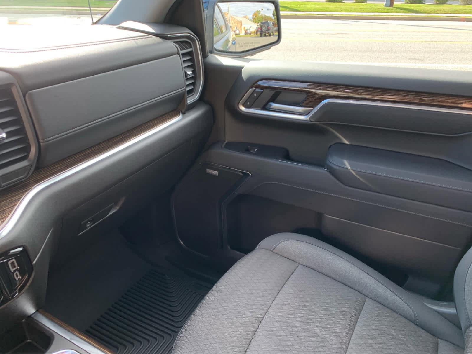 Used 2025 GMC Sierra 1500 Elevation w/ Preferred Package image 22