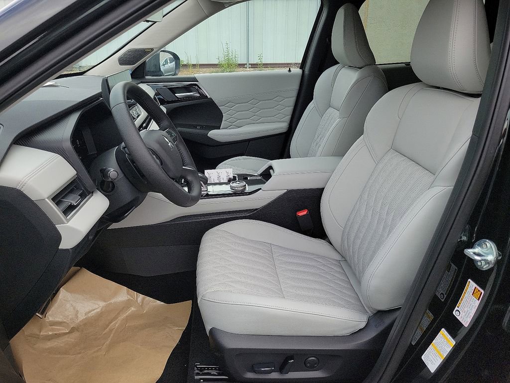 New 2025 Mitsubishi Outlander AWD image 10