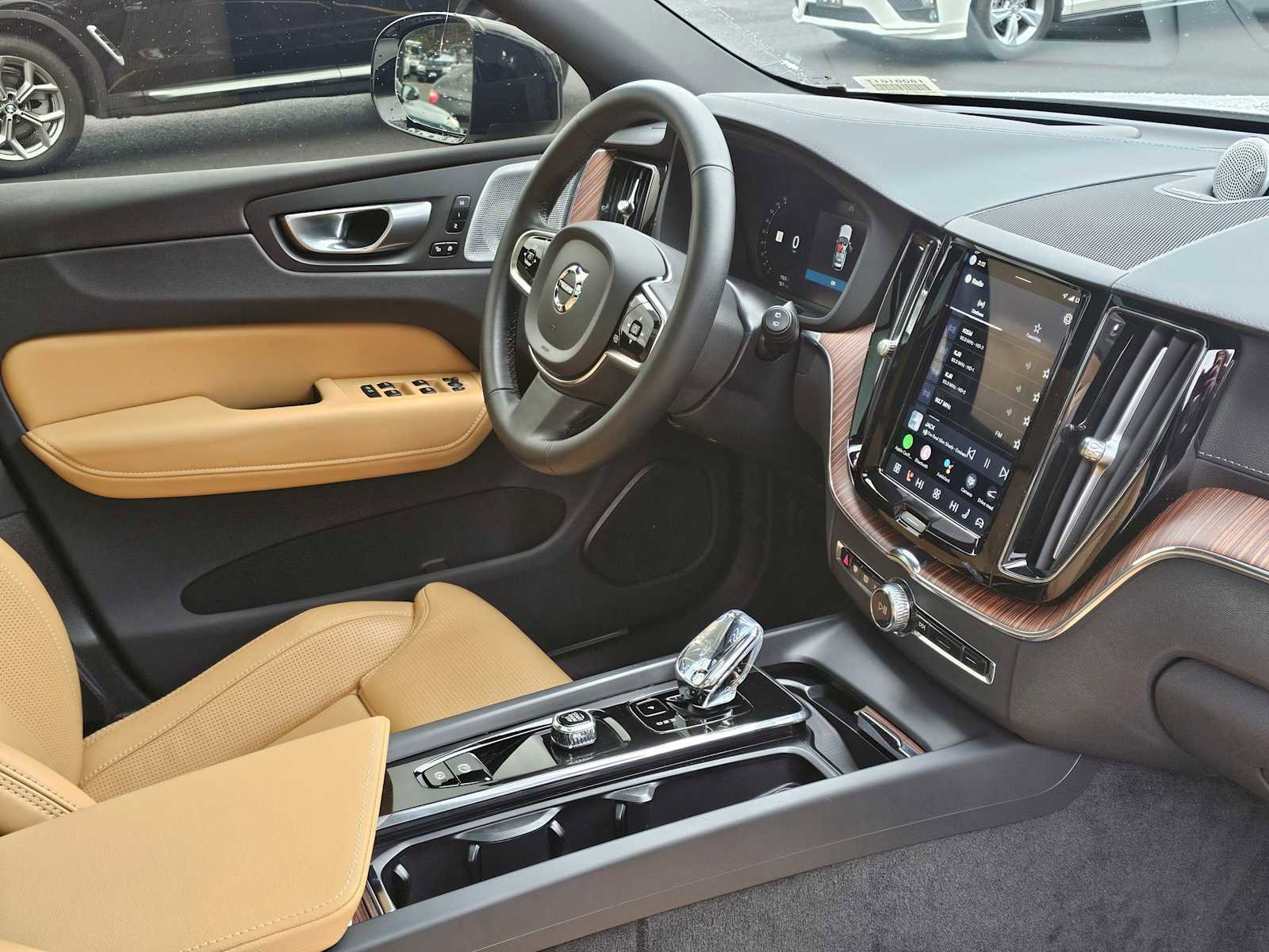 Used 2024 Volvo XC60 B5 Ultimate w/ Protection Package Premier image 10