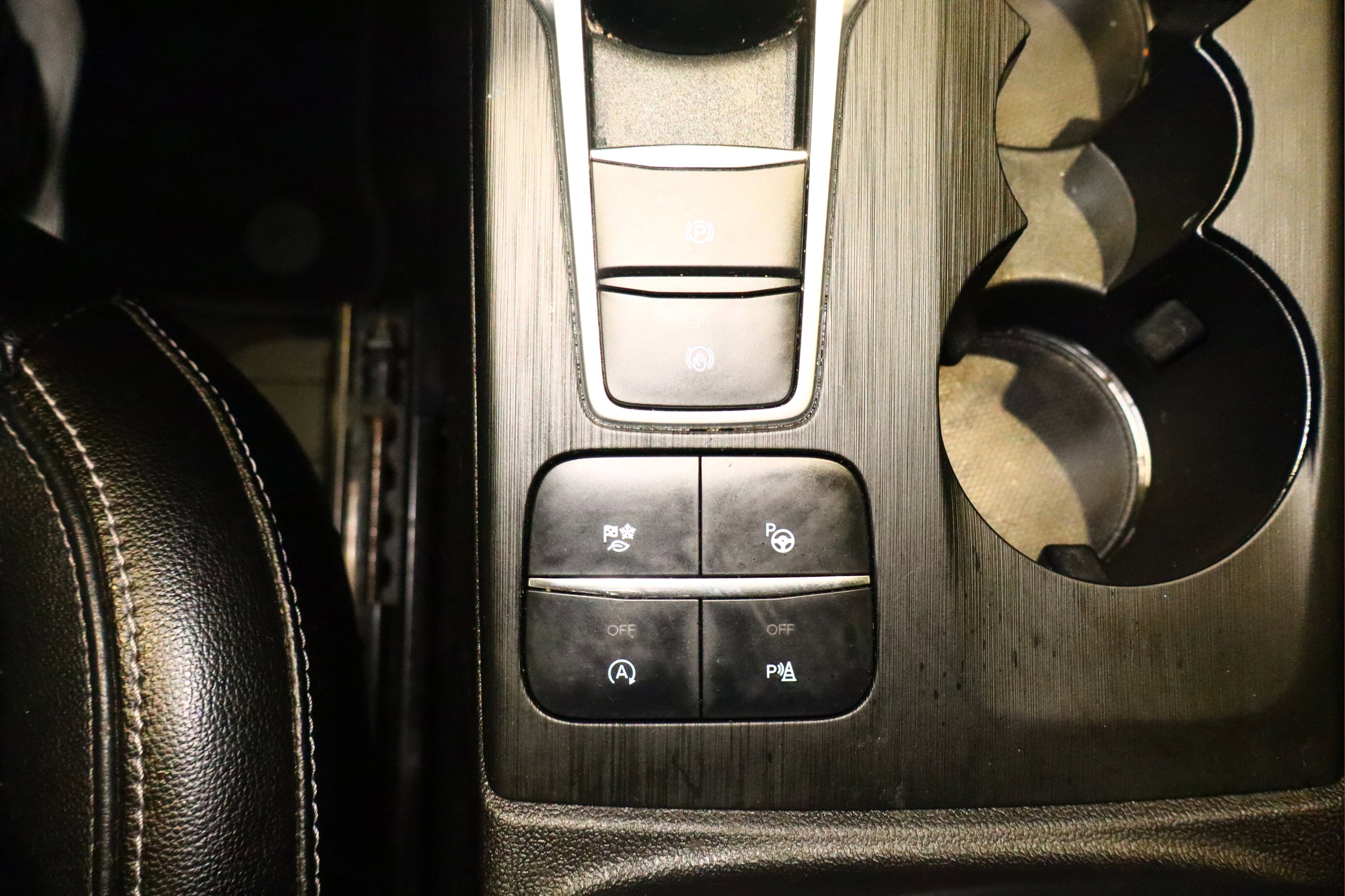 Used 2020 Ford Escape Titanium image 21