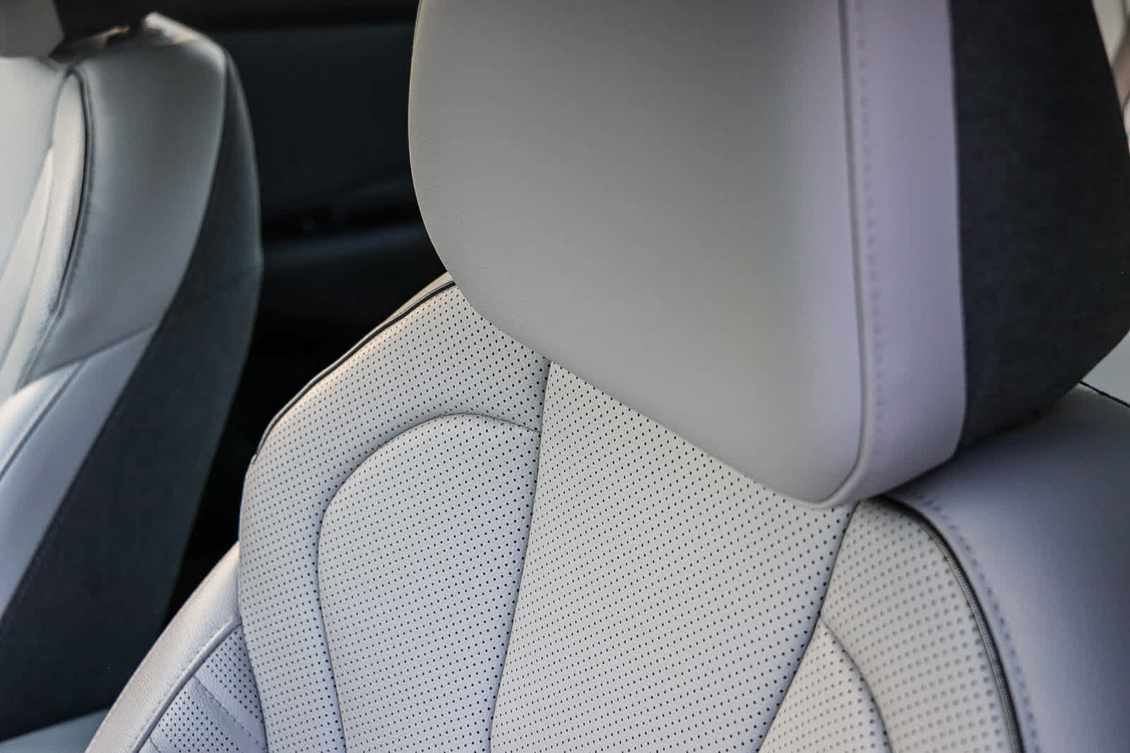 Certified 2025 Hyundai Elantra Limited FWD image 27