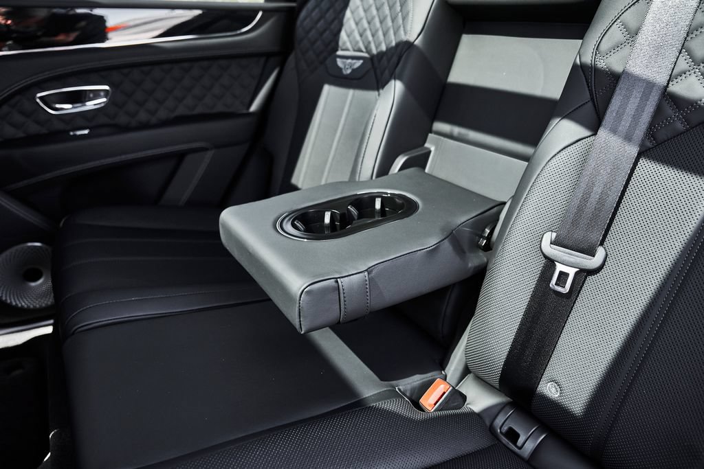 Used 2025 Bentley Bentayga AWD/4WD image 51
