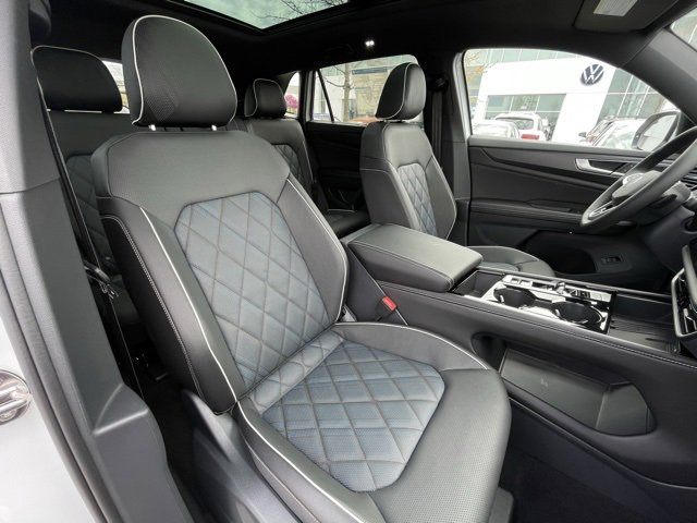 New 2025 Volkswagen Atlas Cross Sport SEL Premium R-Line image 28