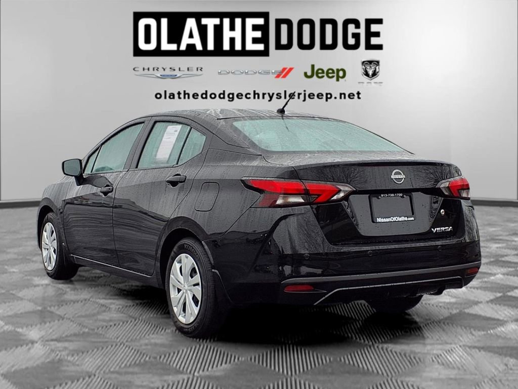 Used 2025 Nissan Versa S w/ Trunk Package image 3