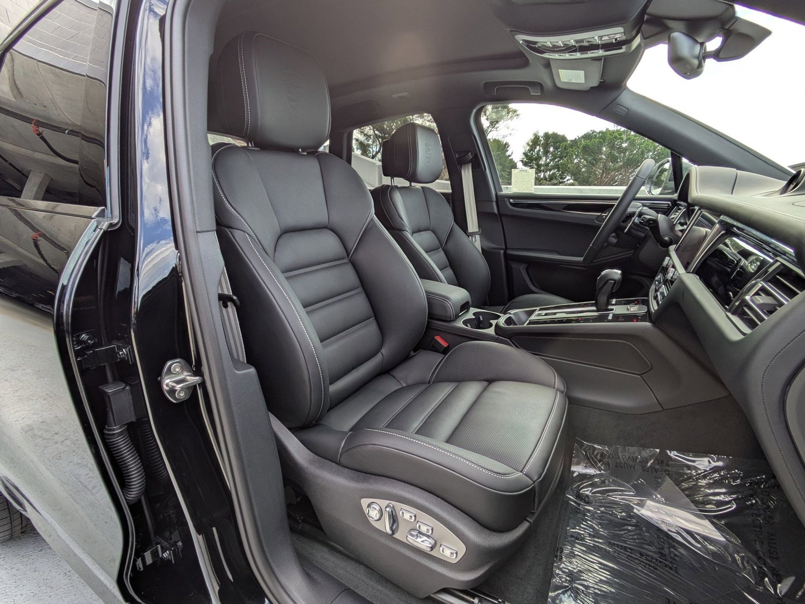 New 2026 Porsche Macan Turbo image 25