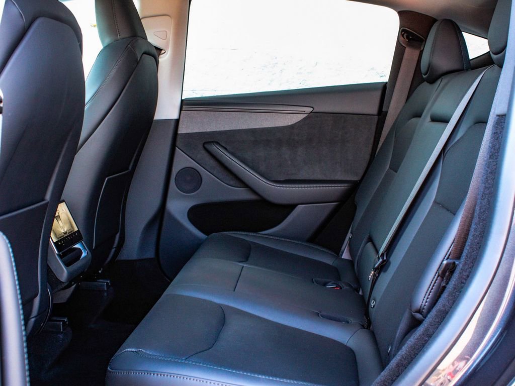 Used 2026 Tesla Model Y Long Range image 33