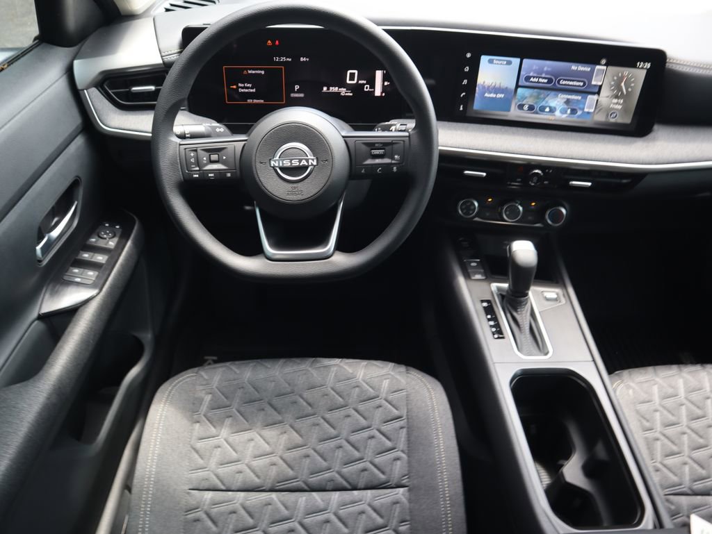 Used 2025 Nissan Kicks SV image 11