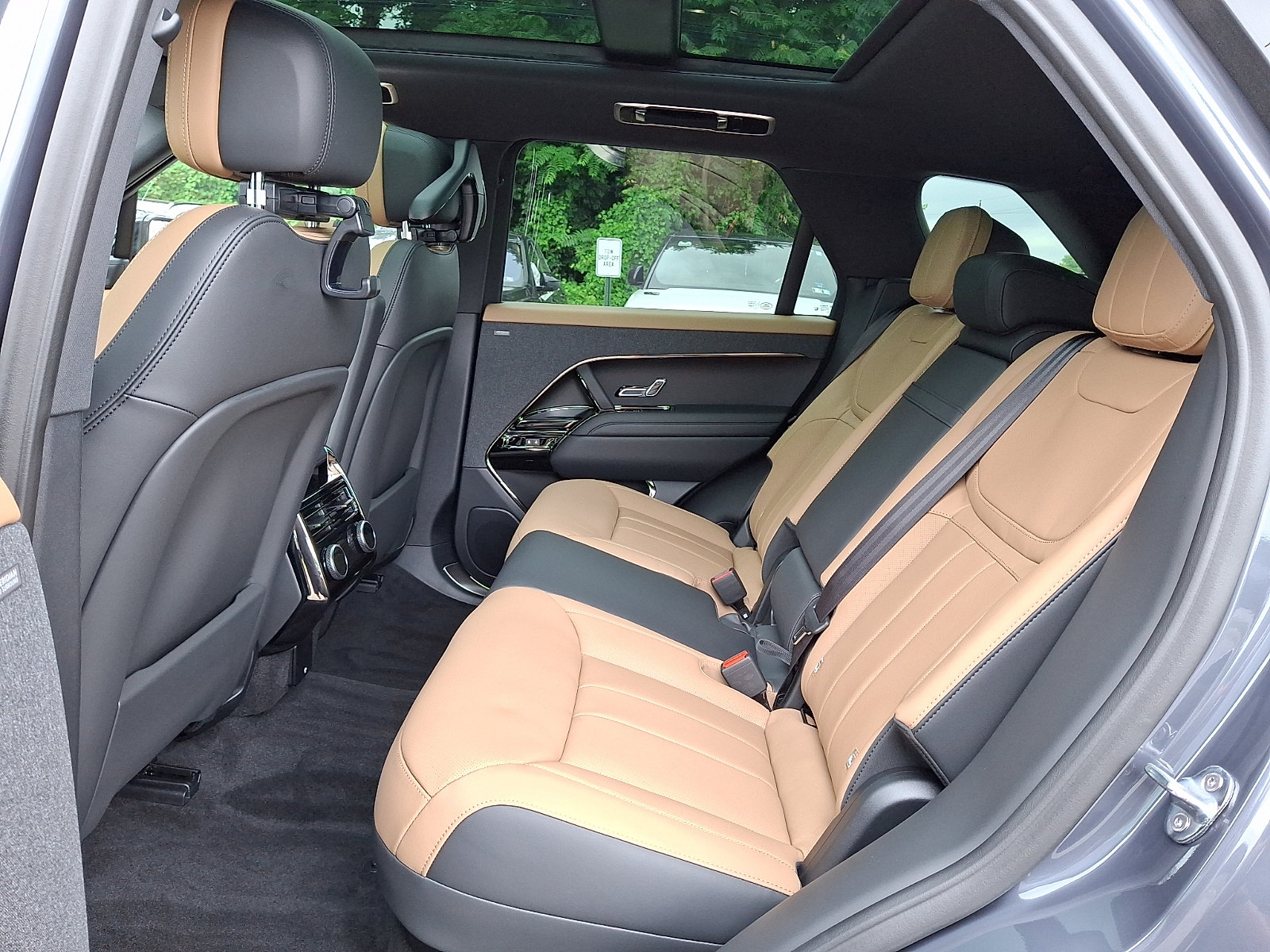 New 2026 Land Rover Range Rover Sport Dynamic SE AWD/4WD image 5