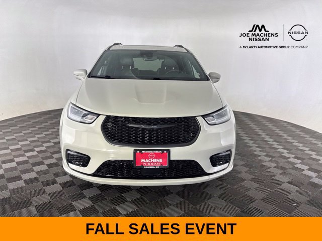 Used 2021 Chrysler Pacifica Limited w/ Uconnect Theater Family Group AWD/4WD image 4