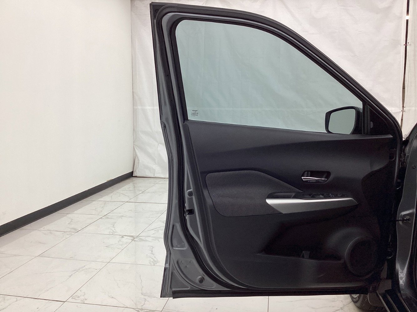 Used 2018 Nissan Kicks SV image 18