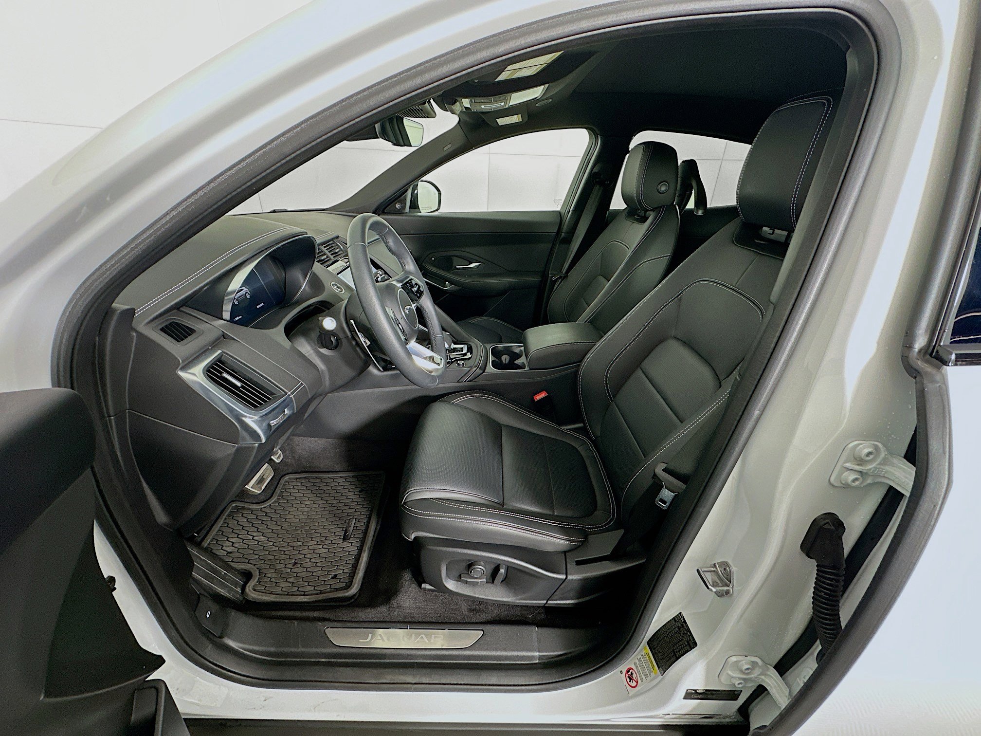 Used 2024 Jaguar E-PACE R-Dynamic SE image 13