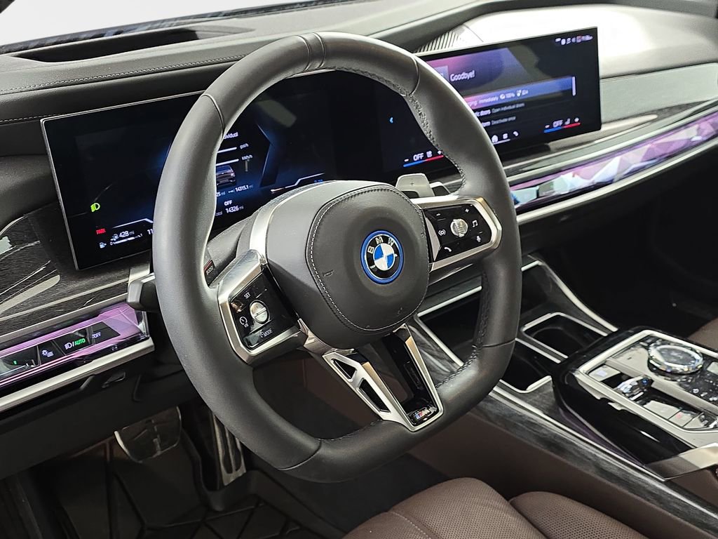 Used 2025 BMW 750e xDrive w/ Executive Package AWD/4WD image 19