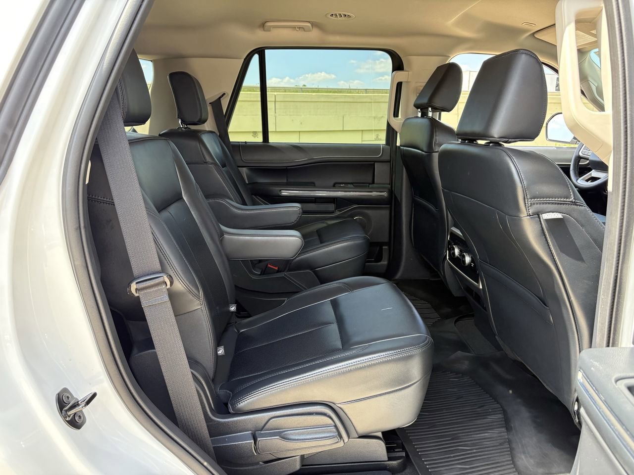 Used 2024 Ford Expedition XLT RWD image 31