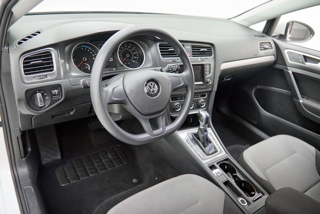 Used 2015 Volkswagen e-Golf Limited Edition image 14