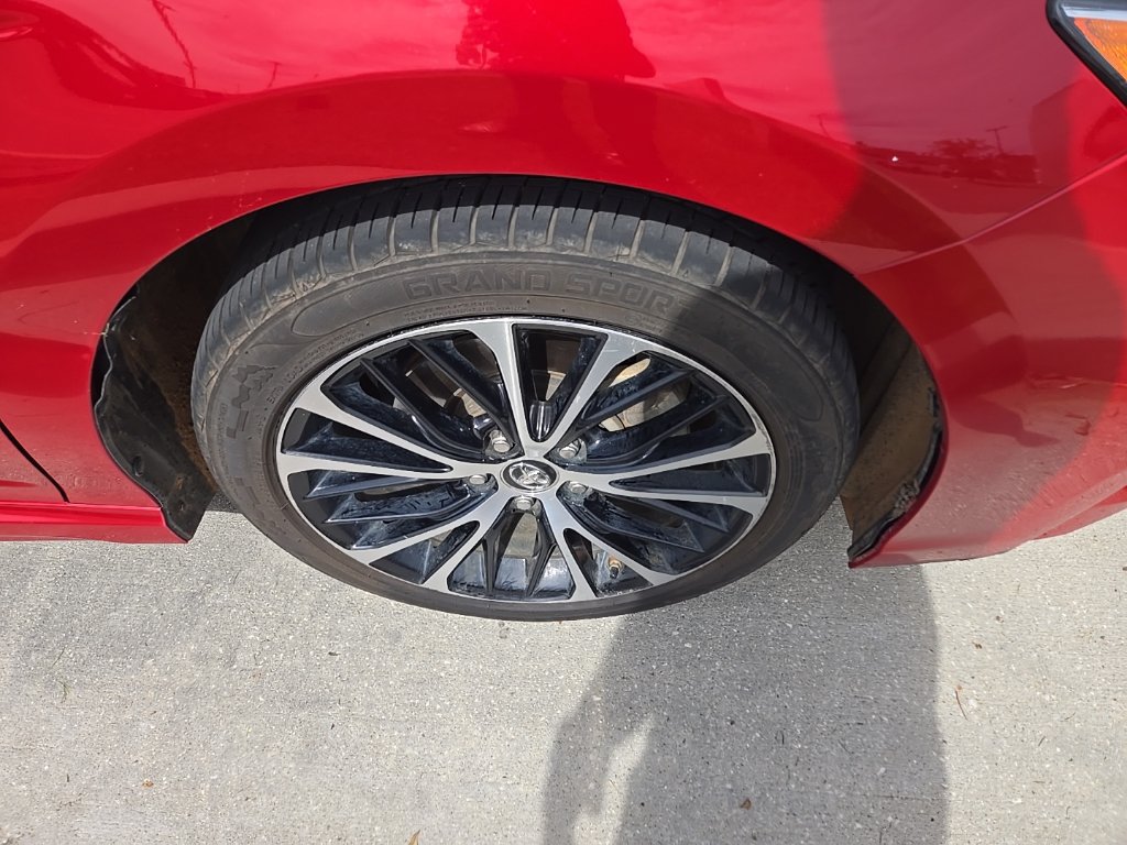 Used 2019 Toyota Camry SE FWD image 4