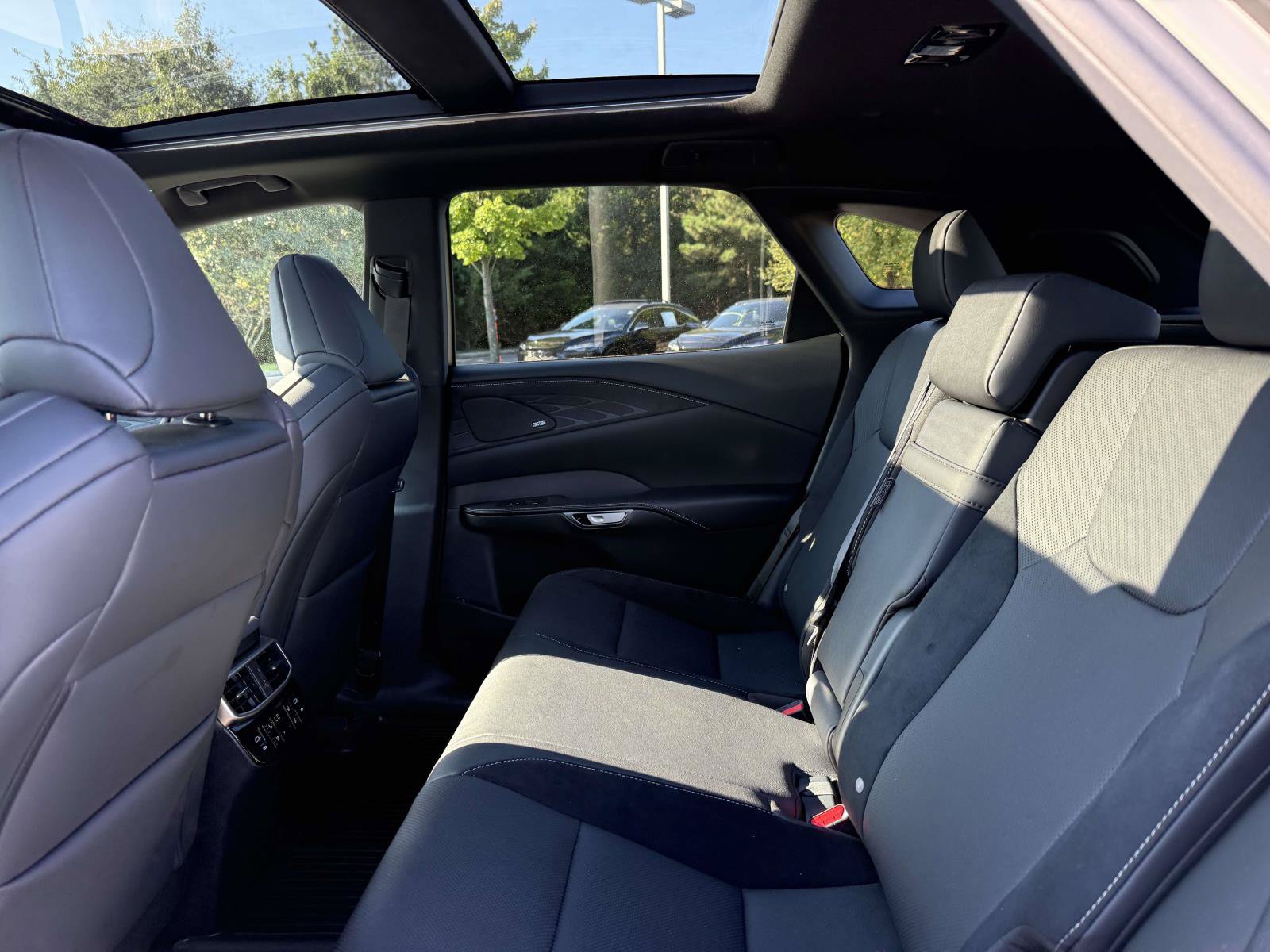 Used 2025 Lexus RX 500h F Sport AWD/4WD image 17