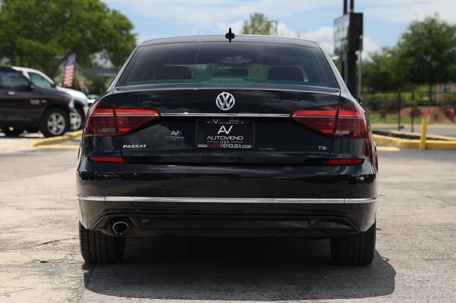 Used 2017 Volkswagen Passat 1.8T R-Line FWD image 10