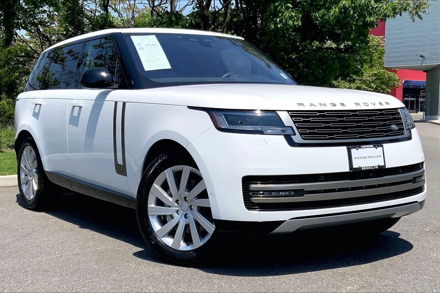 Used 2023 Land Rover Range Rover SE AWD/4WD image 2