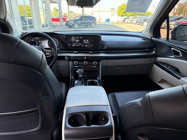 Used 2023 Kia Carnival LX image 33