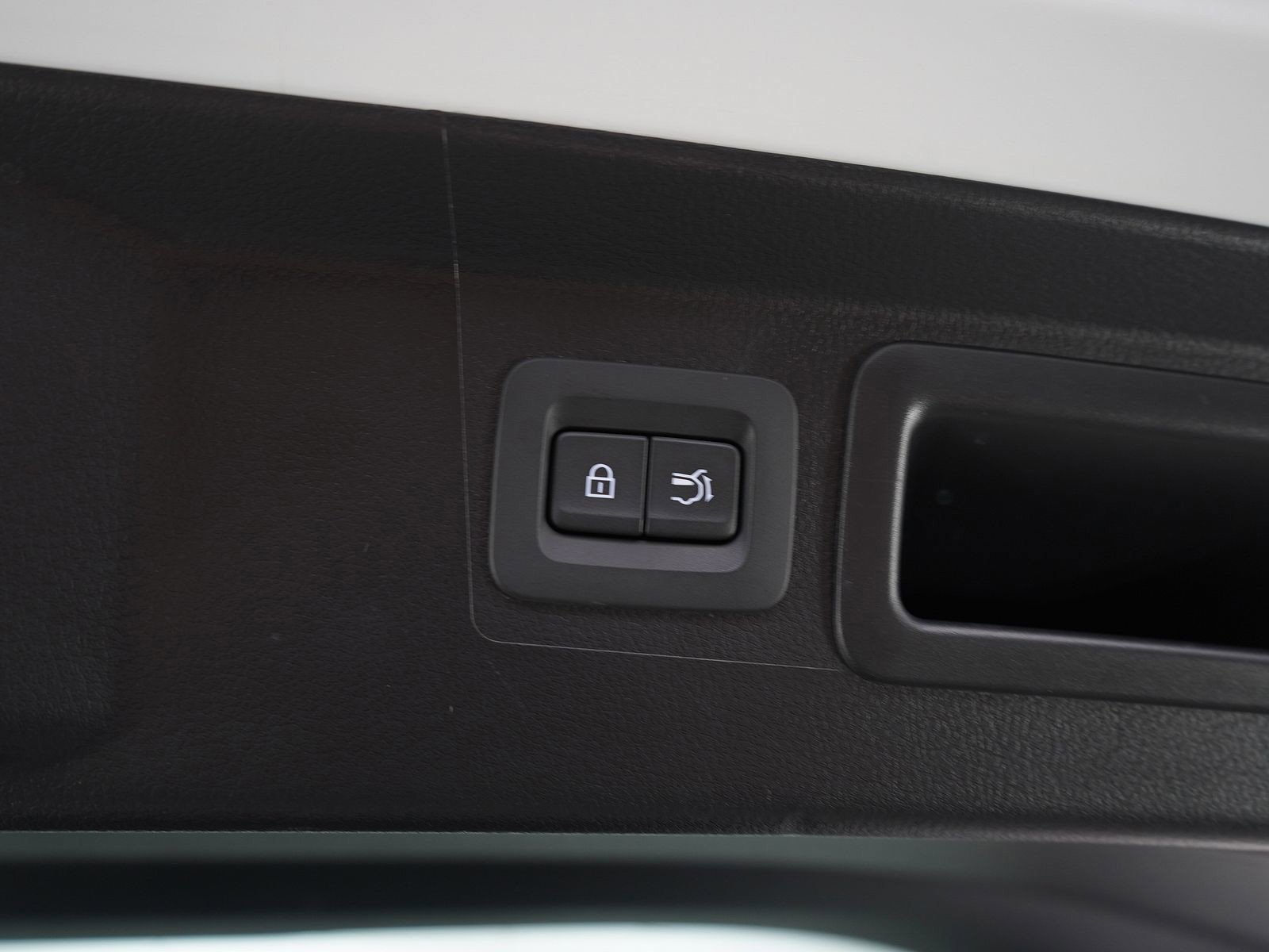 Used 2025 MAZDA CX-50 2.5 Hybrid w/ Premium Plus Pkg image 12