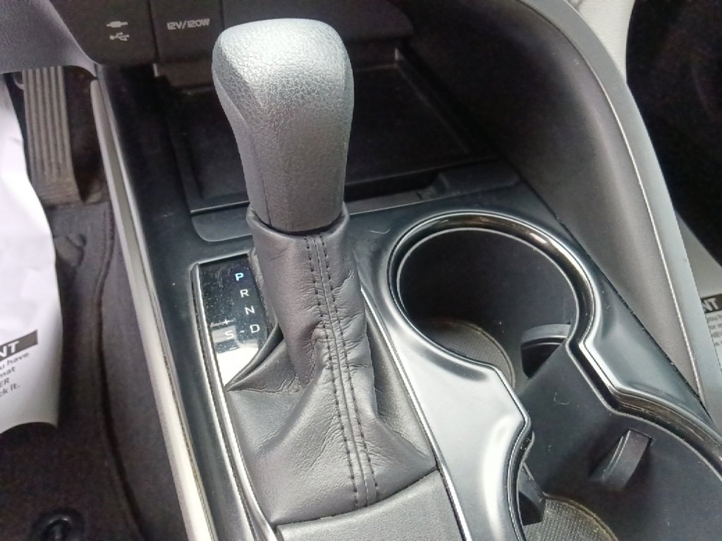 Used 2019 Toyota Camry LE w/ Phone Cable & Charge Package image 24