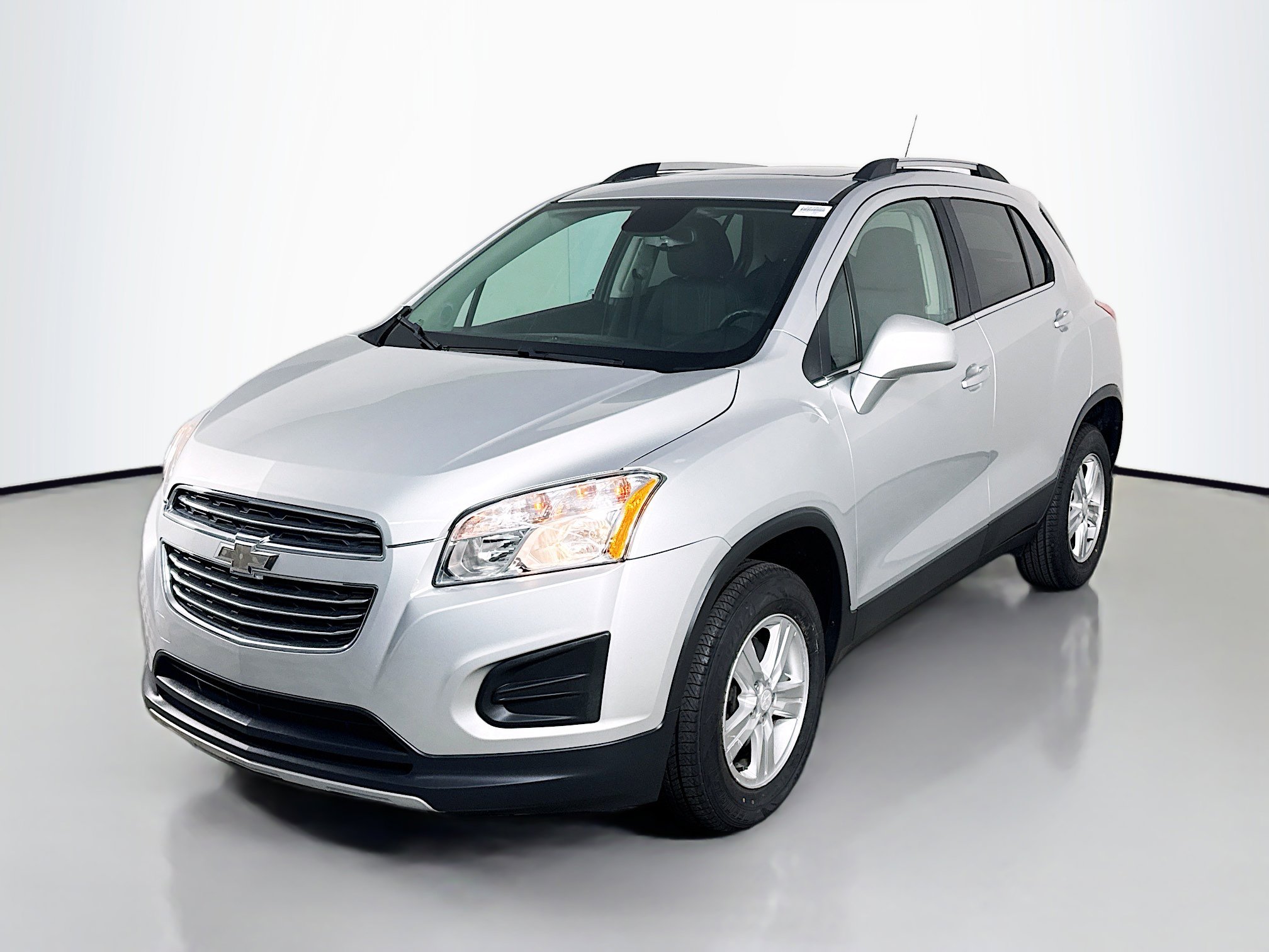 Used 2016 Chevrolet Trax LT w/ LT Sun and Sound Package image 4