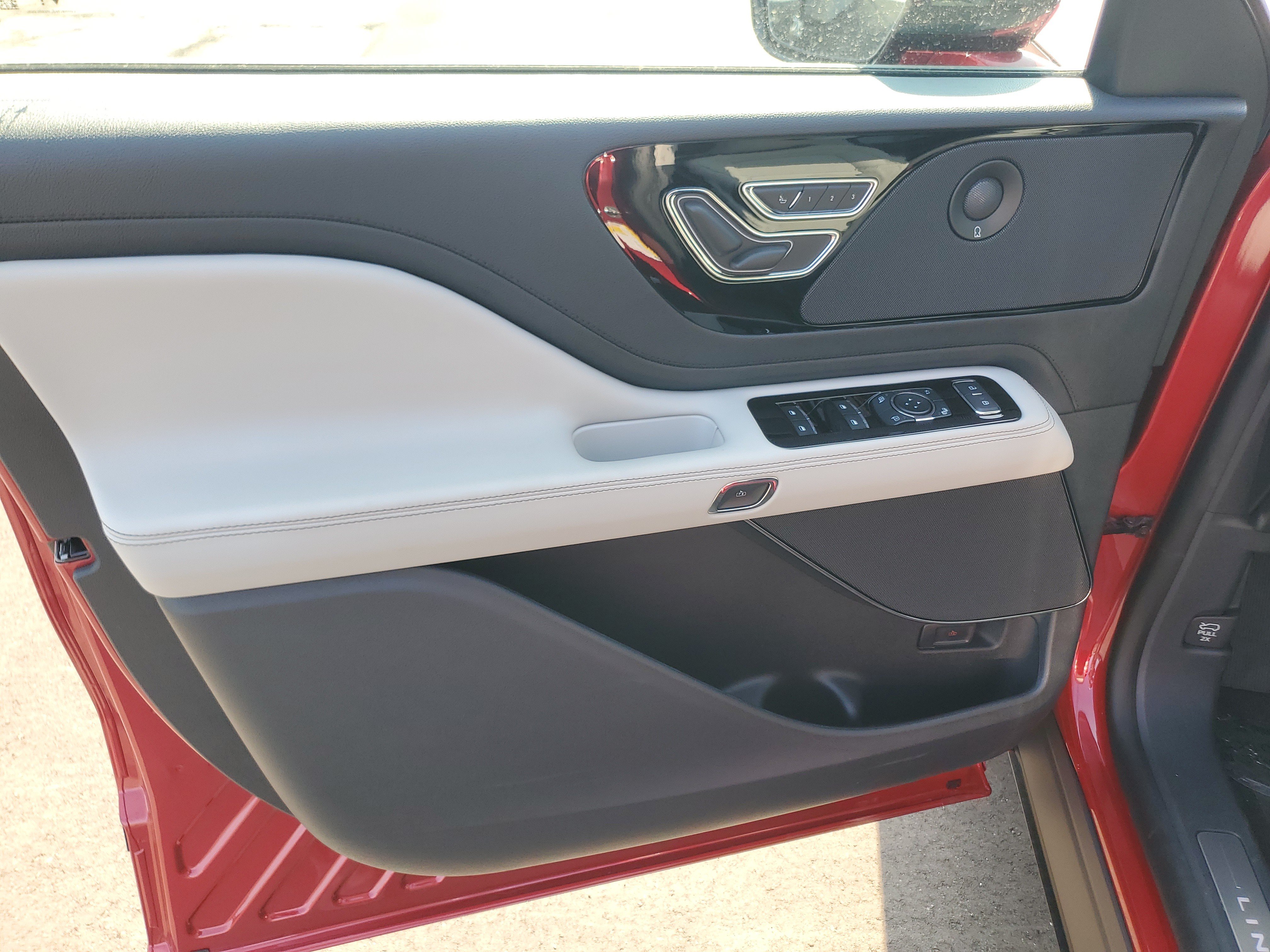 New 2026 Lincoln Aviator Reserve w/ Jet Appearance Package AWD/4WD image 8