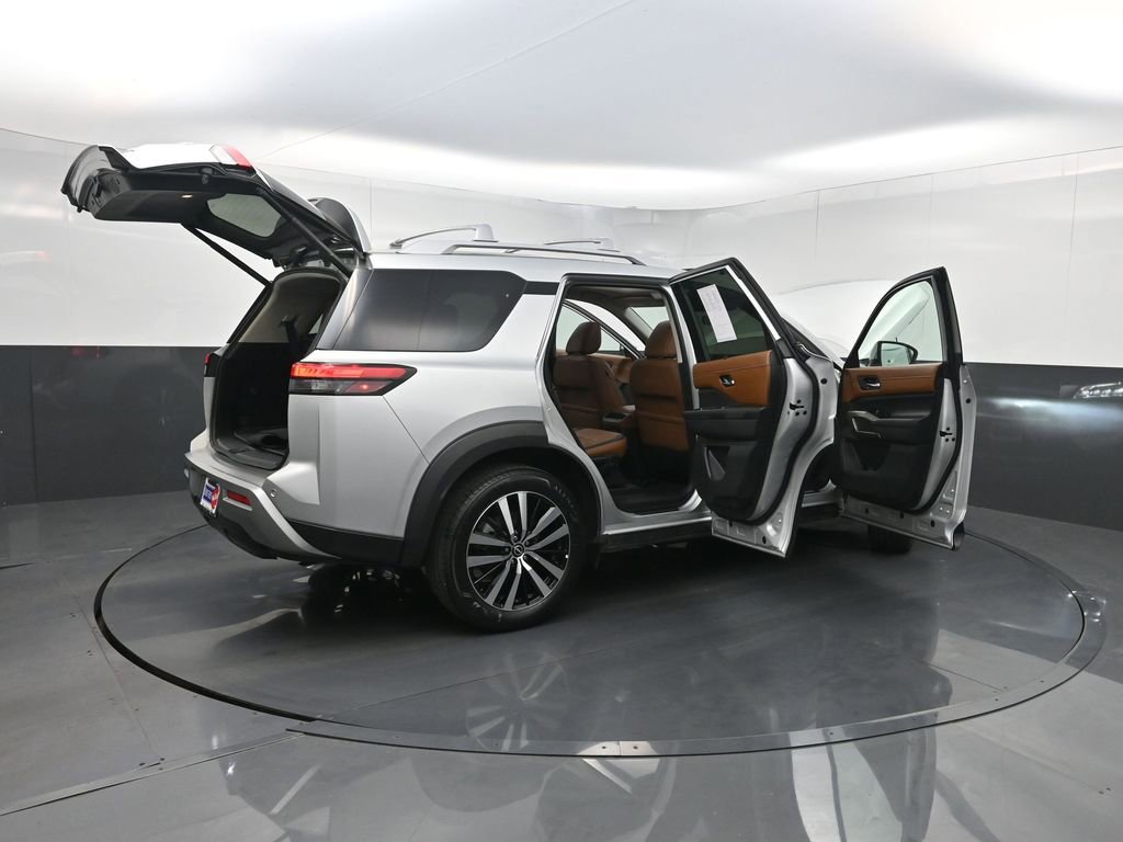 Used 2023 Nissan Pathfinder Platinum image 44