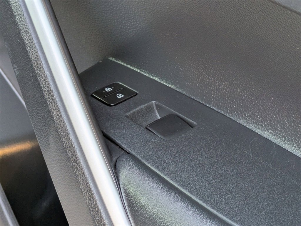 Used 2025 Toyota Corolla Cross LE image 33