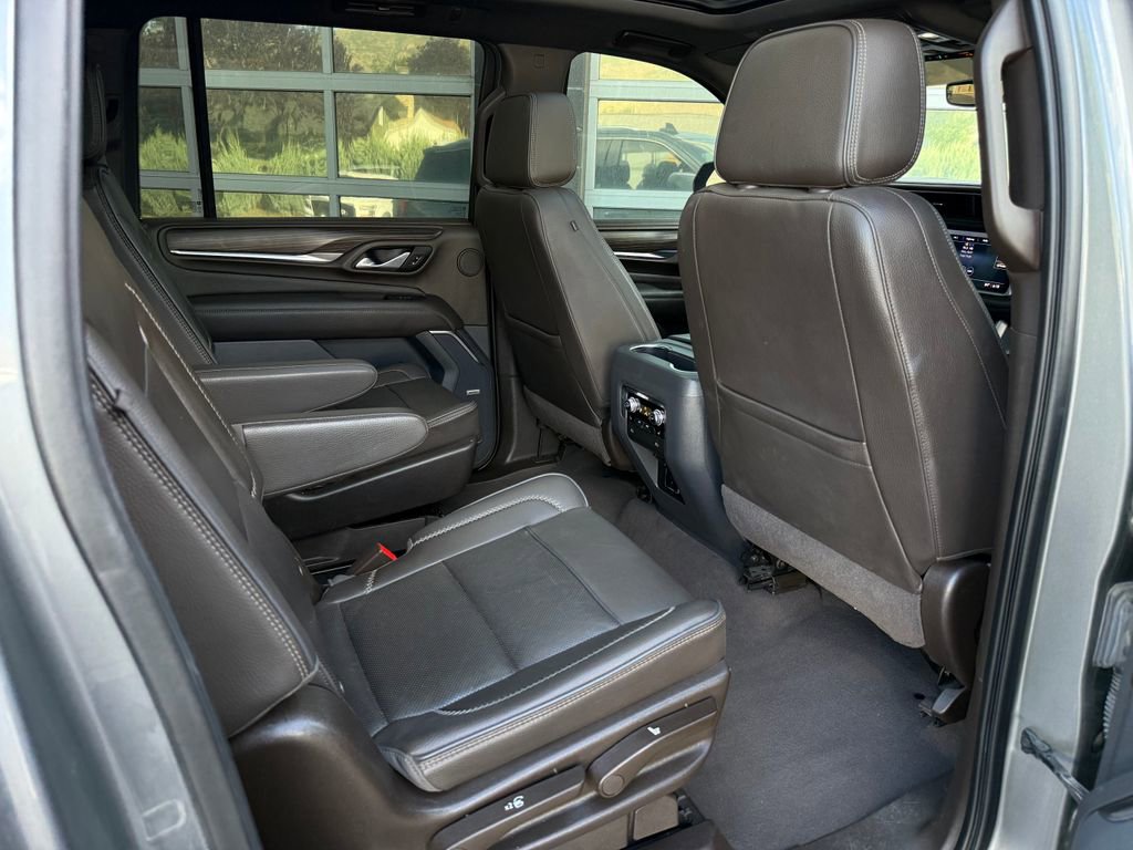 Used 2021 GMC Yukon XL Denali w/ Denali Premium Package AWD/4WD image 43