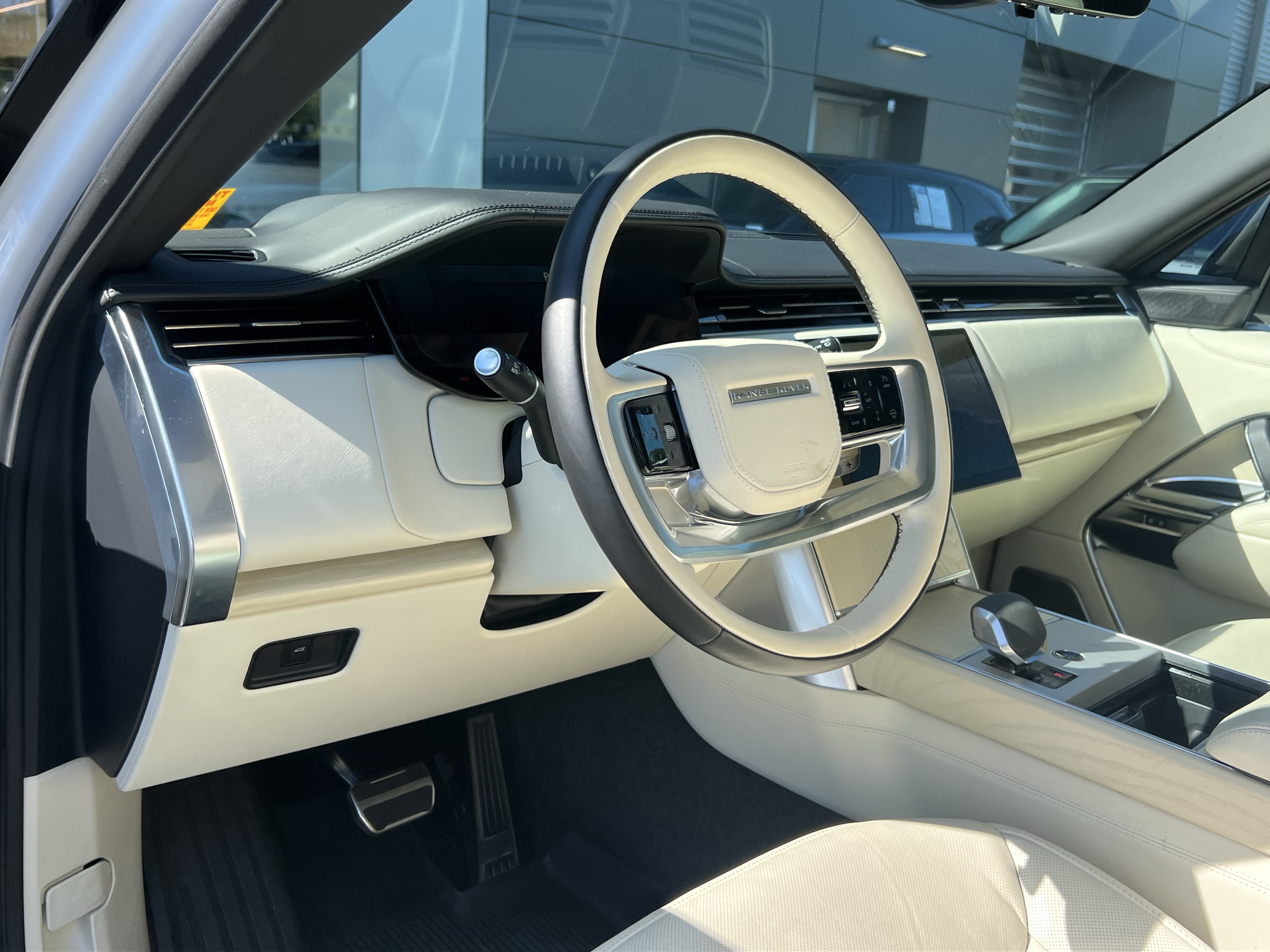 Certified 2024 Land Rover Range Rover Autobiography AWD/4WD image 15