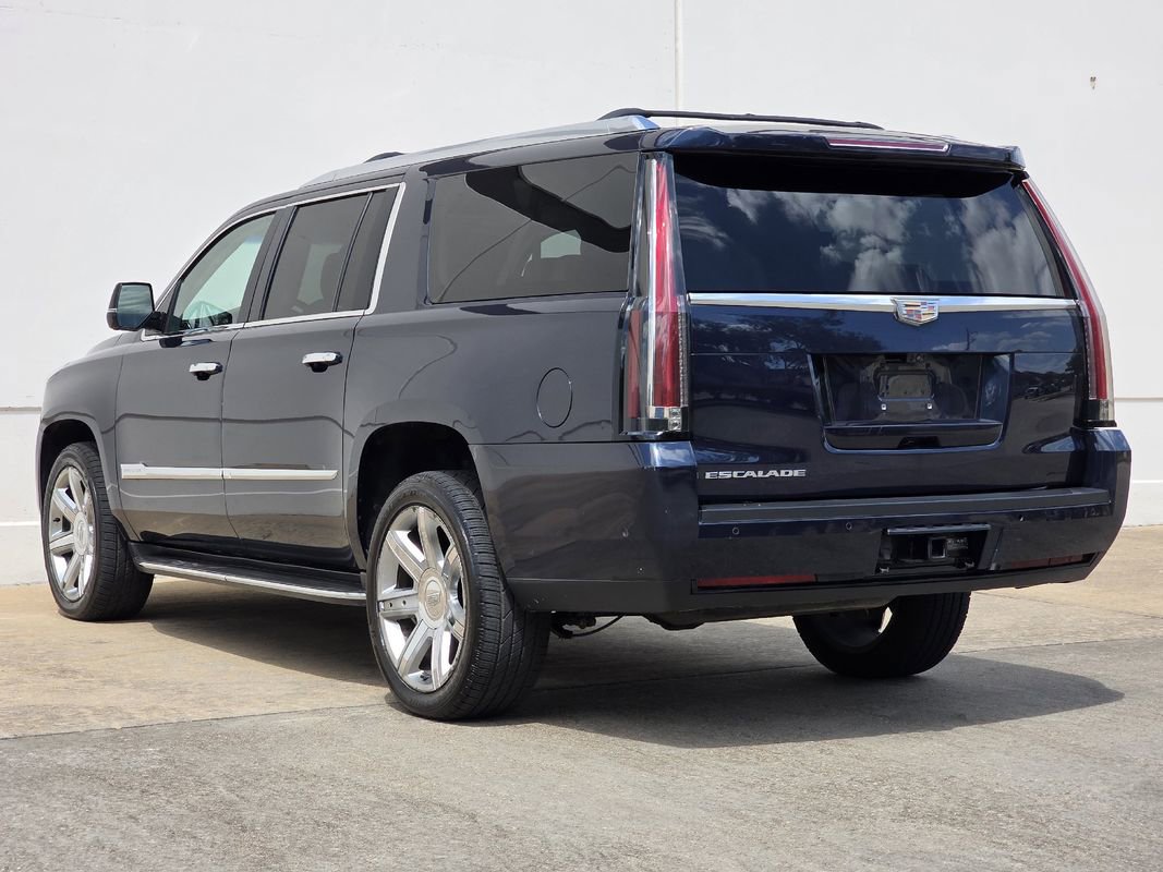 Used 2017 Cadillac Escalade ESV Luxury image 3