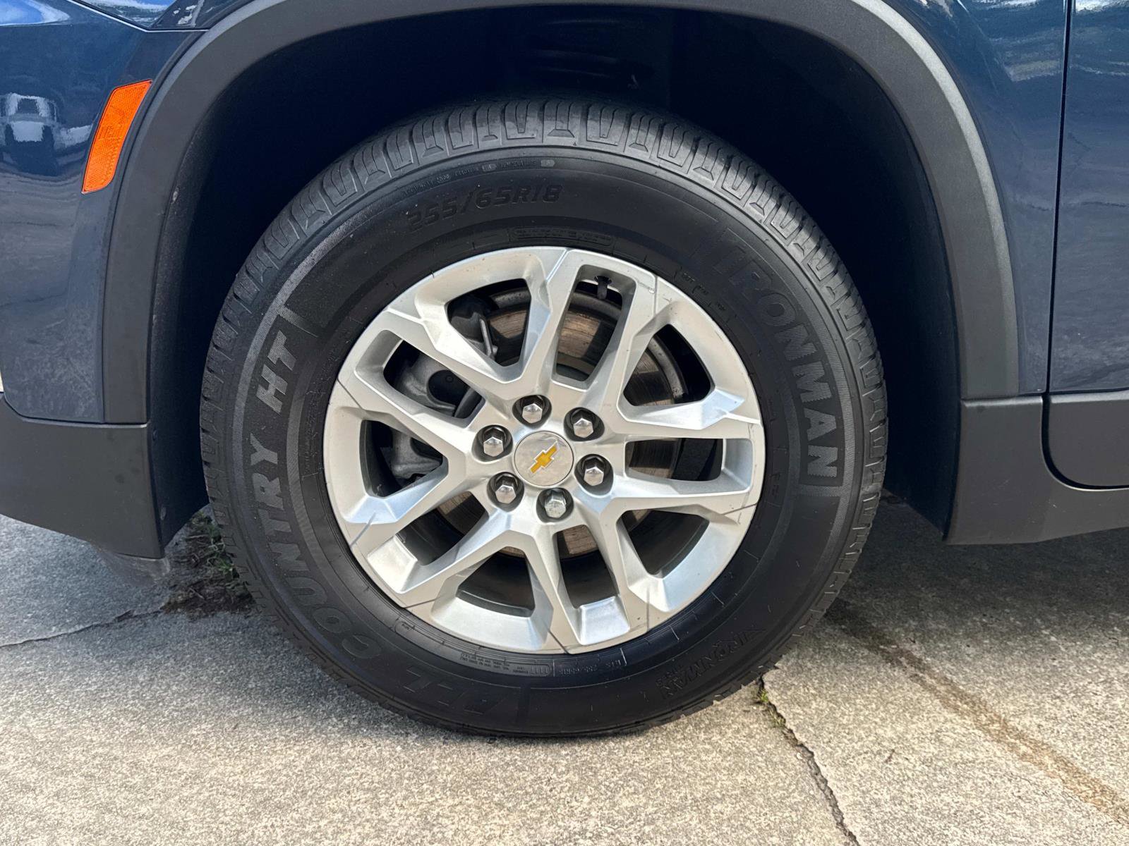 Used 2023 Chevrolet Traverse LS image 10