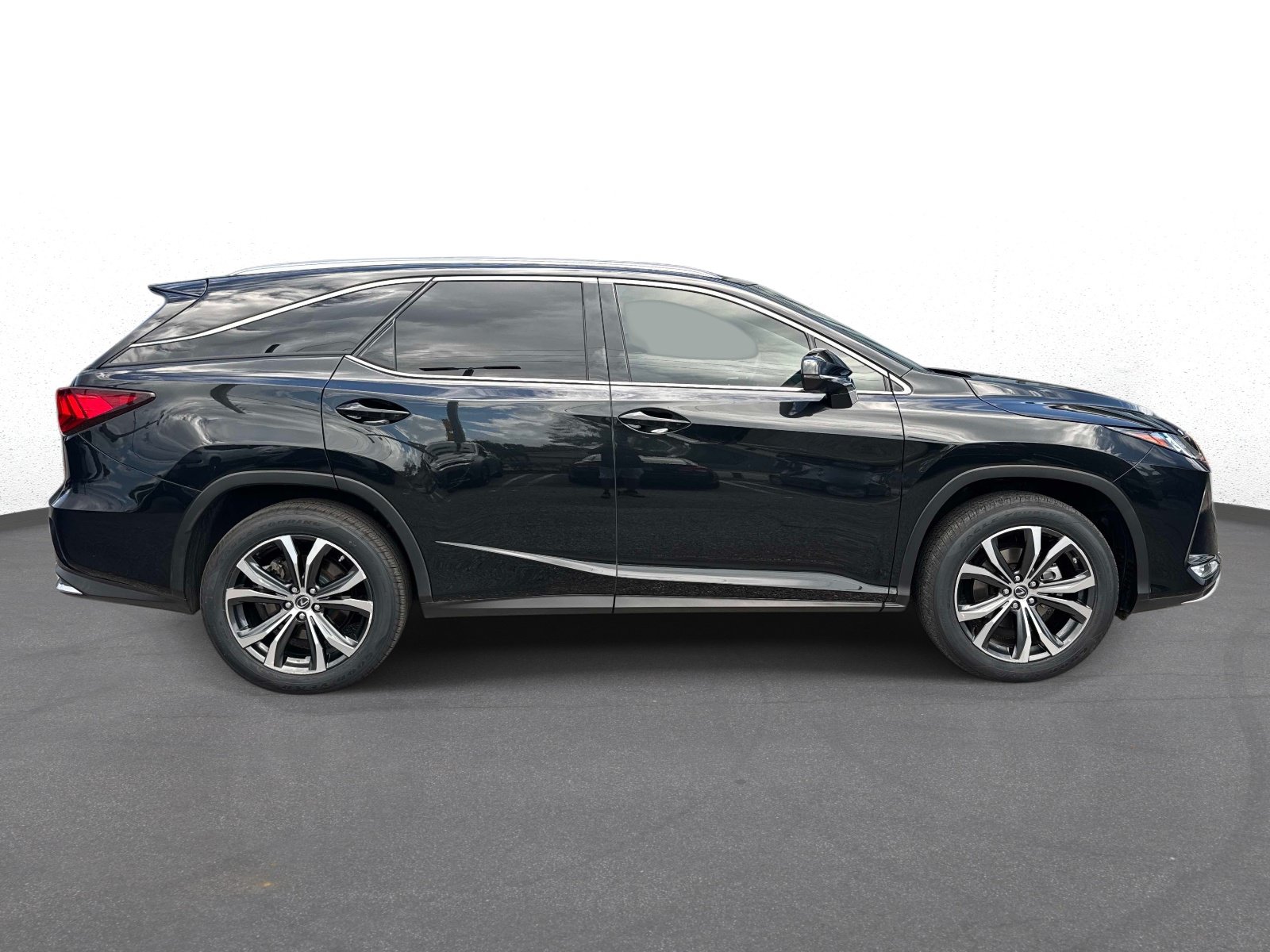 Certified 2022 Lexus RX 350L Premium w/ Premium Package AWD/4WD image 2