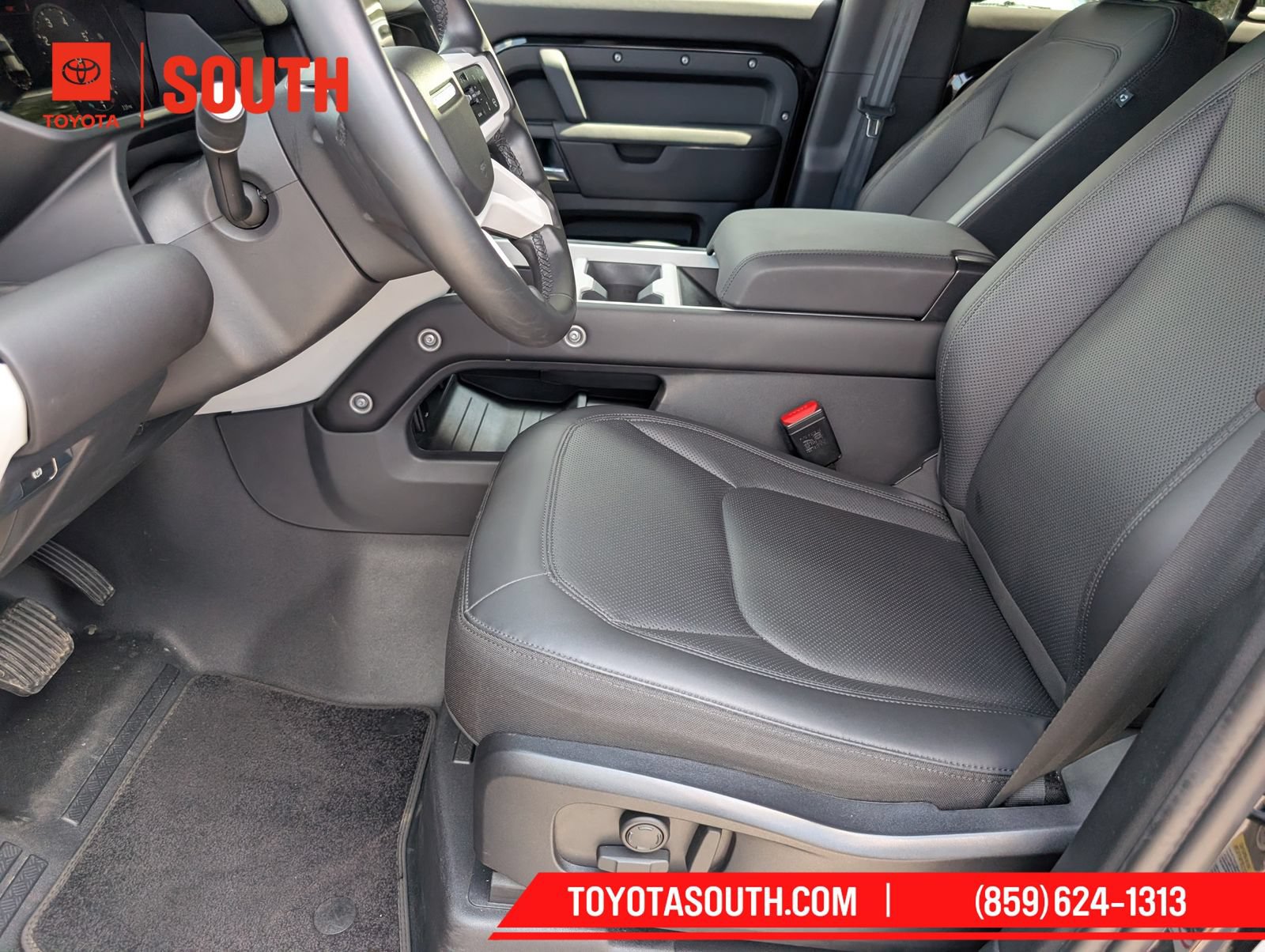 Used 2025 Land Rover Defender 110 S AWD/4WD image 9