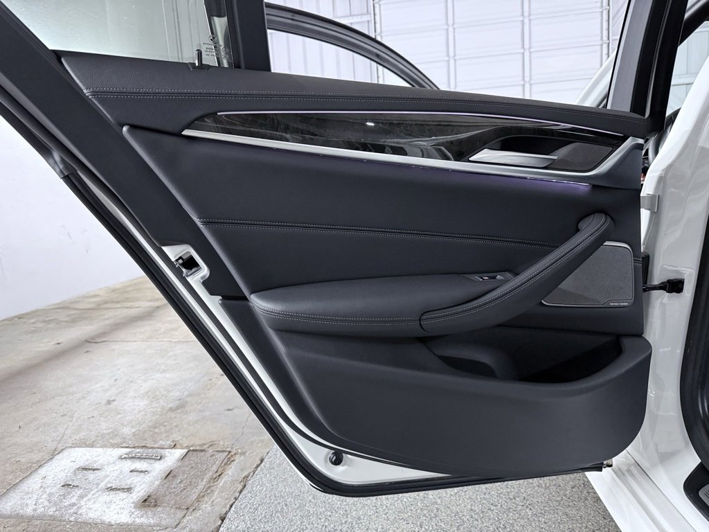 Used 2021 BMW M550i xDrive w/ Premium Package image 24