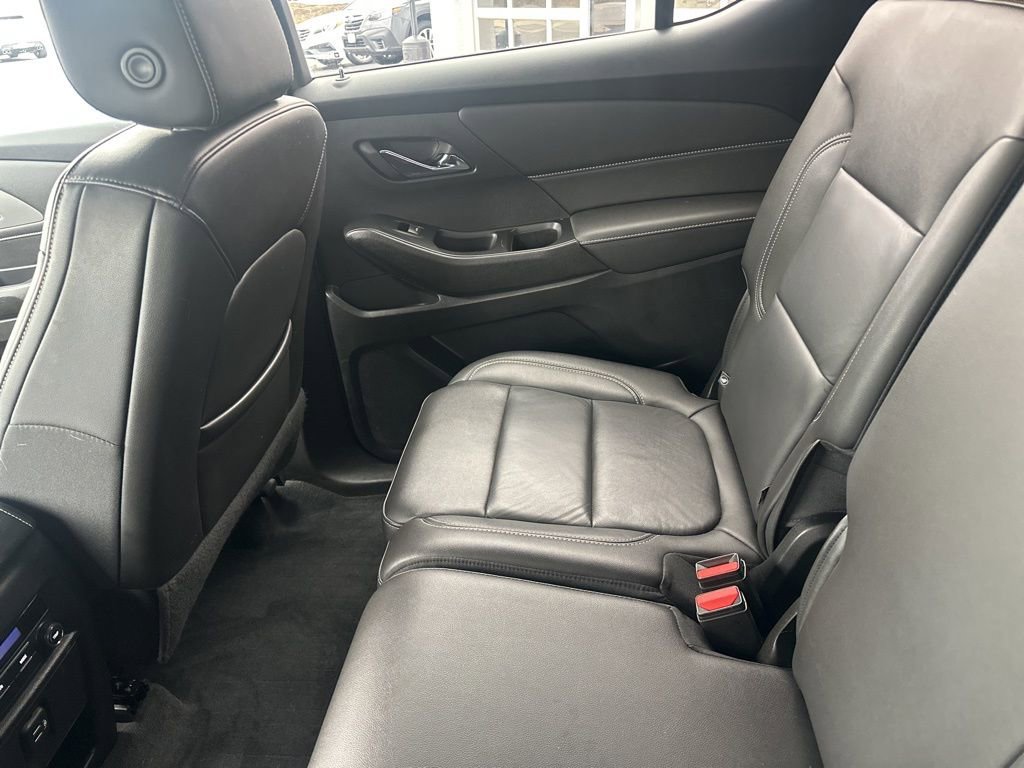 Used 2022 Chevrolet Traverse LT w/ Midnight/Sport Edition image 30