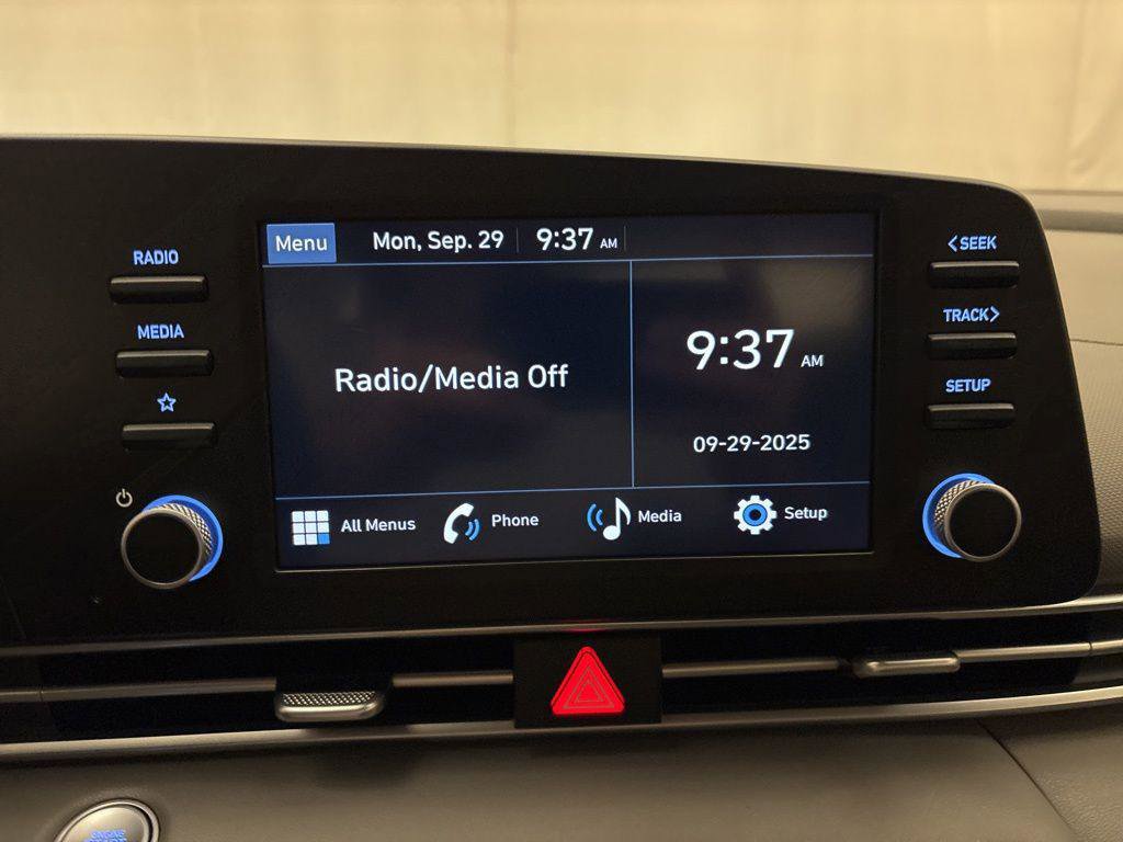 New 2025 Hyundai Elantra Sport image 18