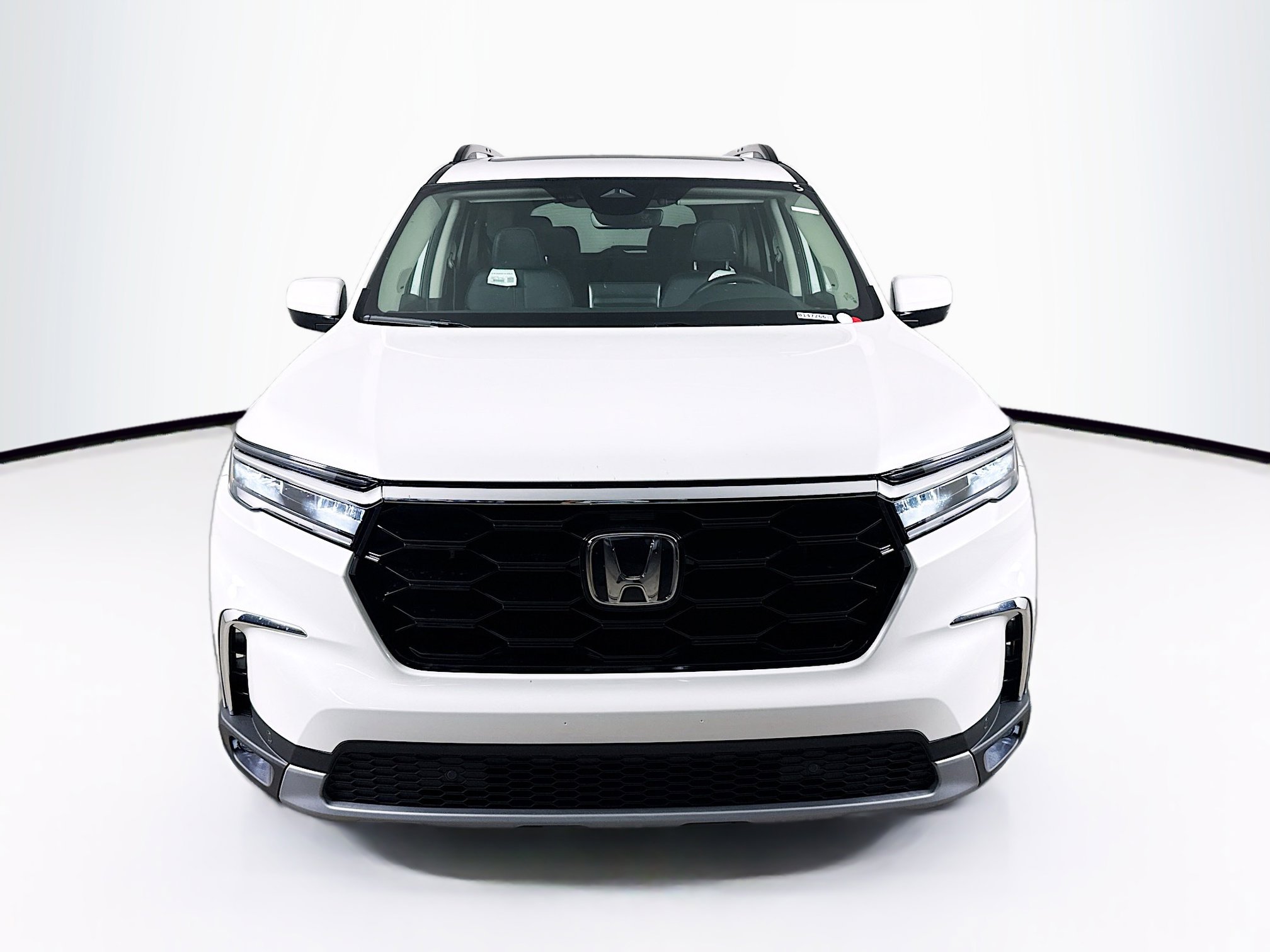 New 2025 Honda Pilot Touring image 3