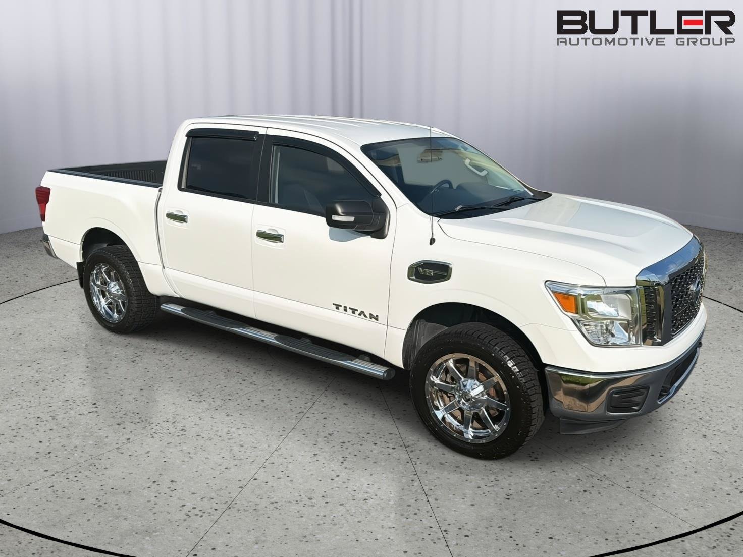 Used 2017 Nissan Titan SV AWD/4WD image 7