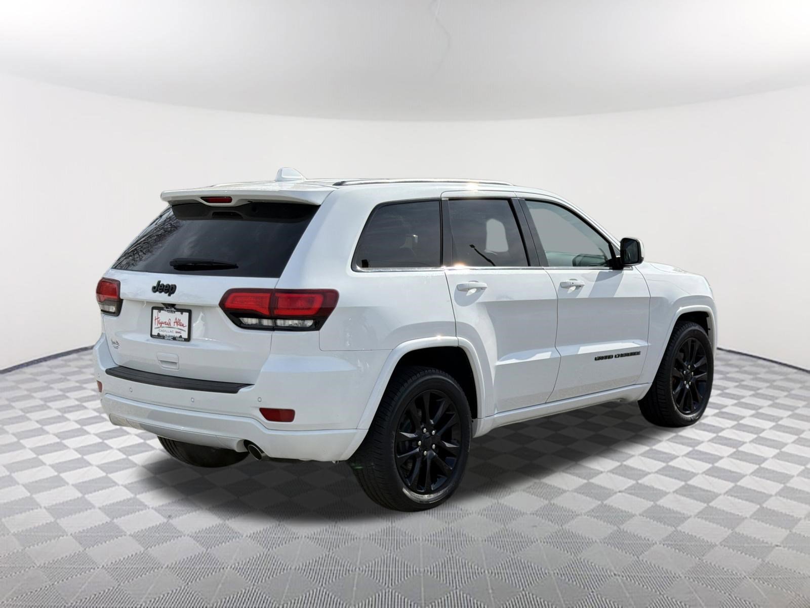 Used 2019 Jeep Grand Cherokee Altitude RWD image 6
