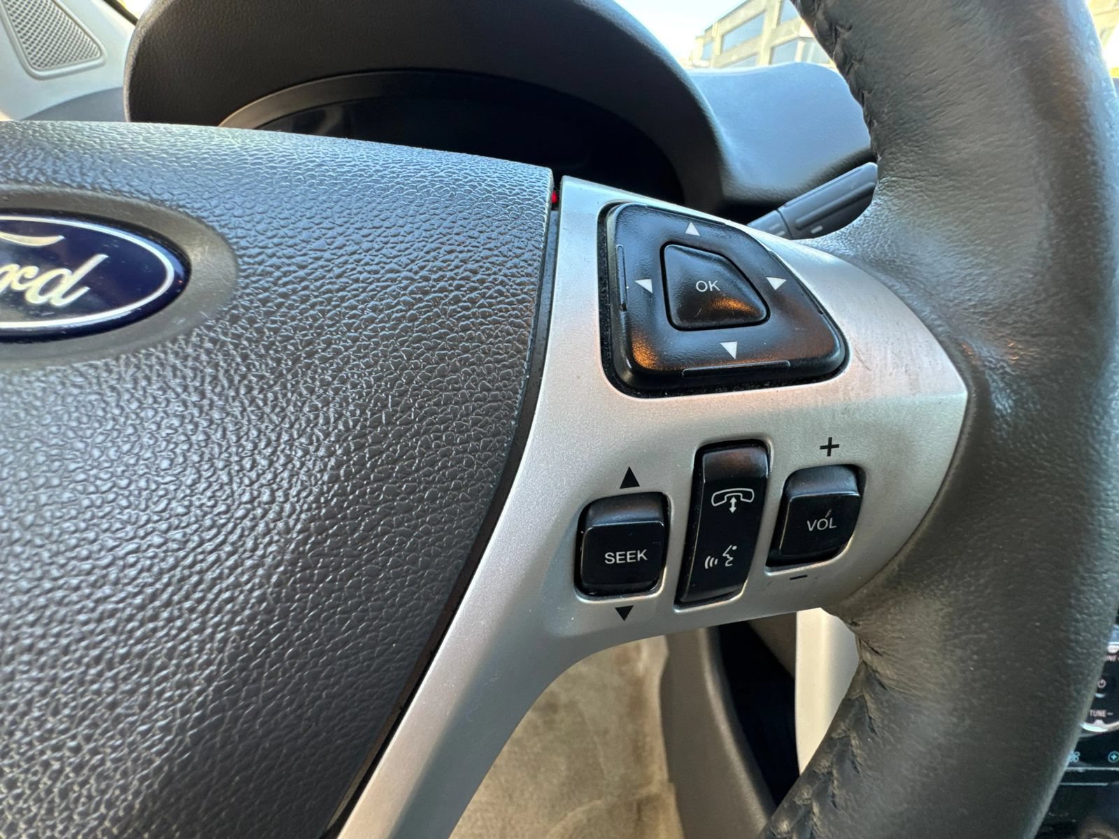Used 2011 Ford Edge Limited w/ Driver Entry Pkg FWD image 24