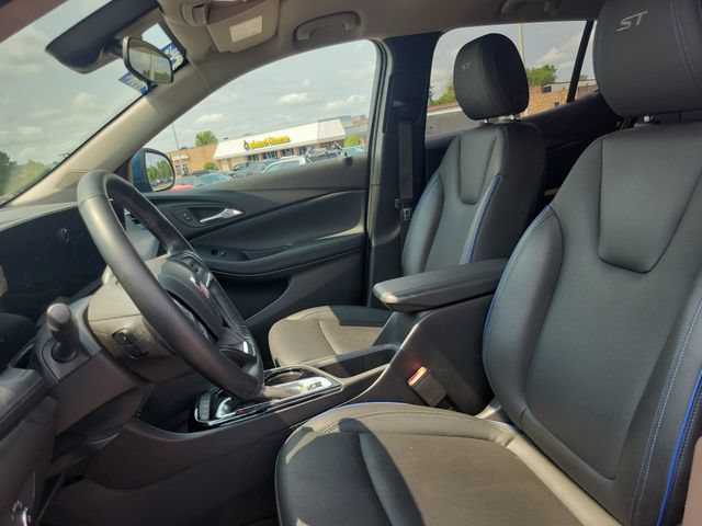 Used 2025 Buick Encore GX Sport Touring w/ Comfort Package AWD/4WD image 5