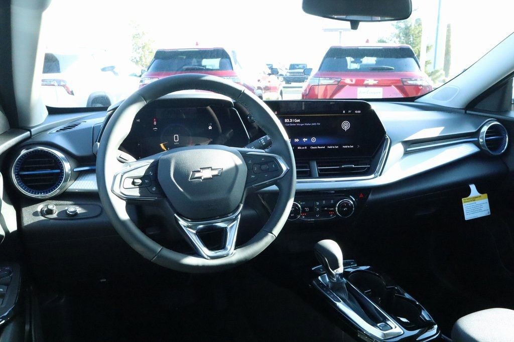 New 2026 Chevrolet Trax LT w/ Sunroof Package image 2