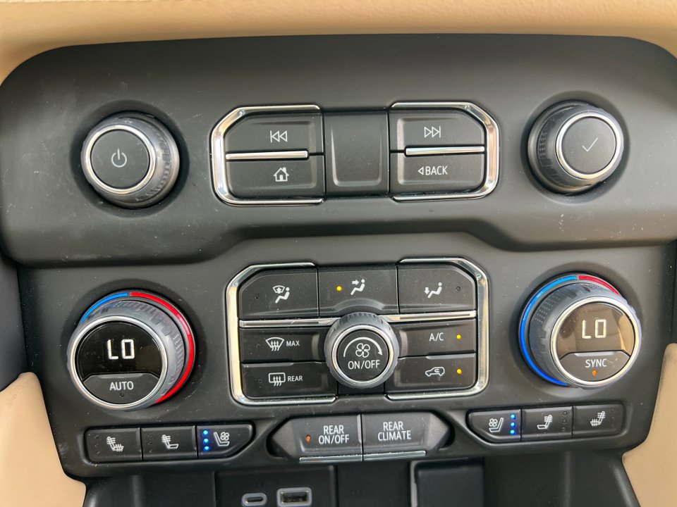 Used 2023 Chevrolet Tahoe Premier RWD image 18