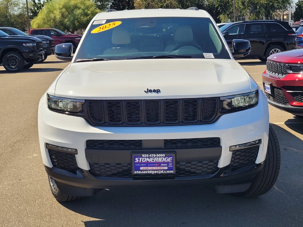 New 2025 Jeep Grand Cherokee L Limited w/ Black Appearance Package AWD/4WD image 2
