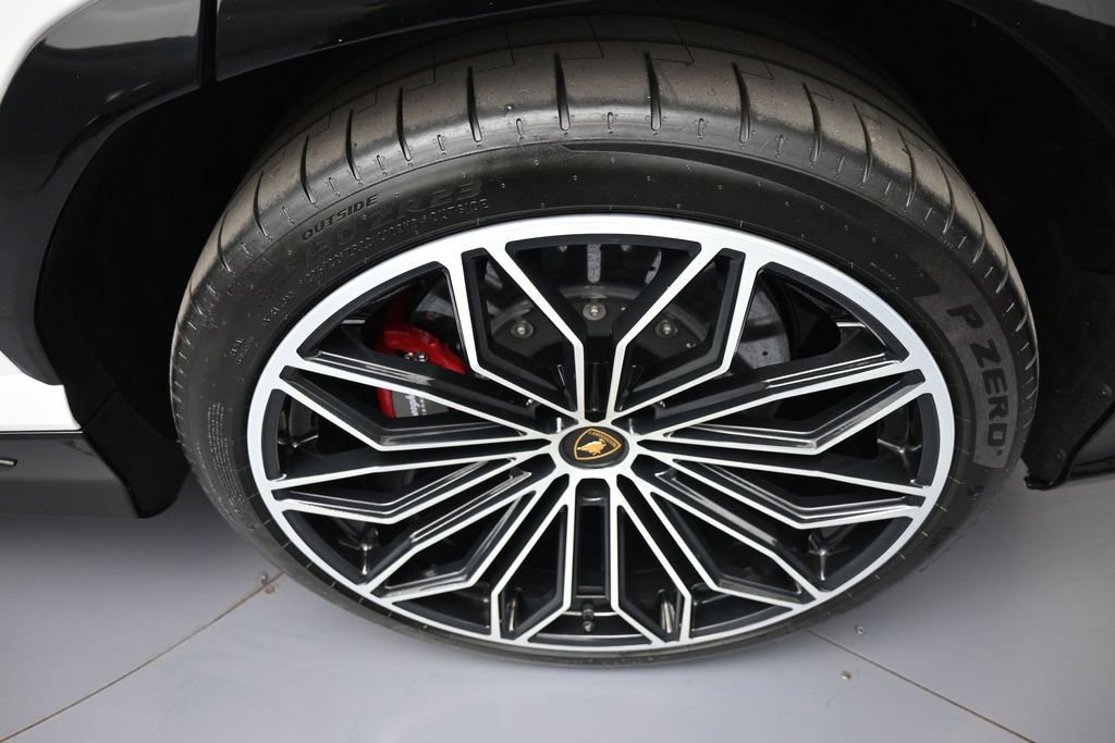 Used 2025 Lamborghini Urus SE AWD/4WD image 15