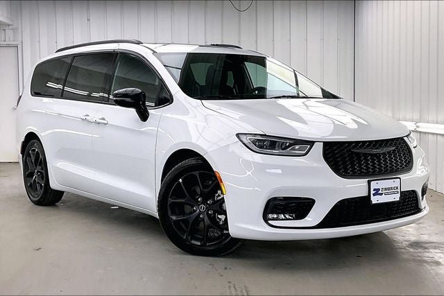 Used 2025 Chrysler Pacifica Limited FWD image 35